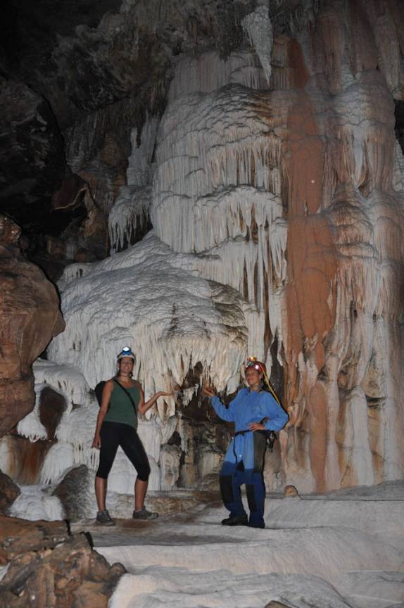 Grande formação na caverna de São Mateus, no P. E. de Terra Ronca, região de São Domingos - GO
